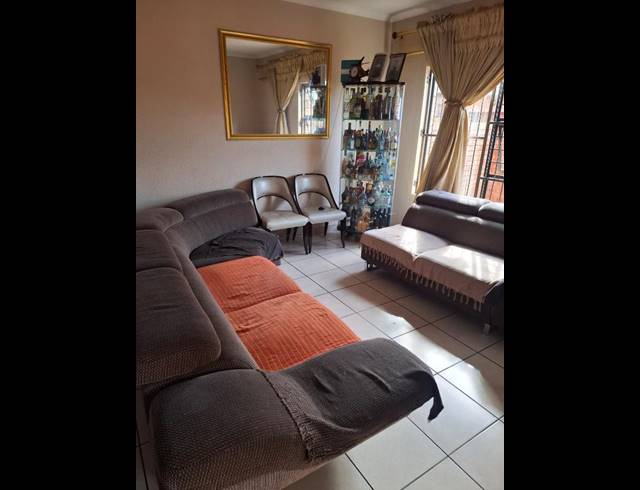 3 BEDROOM PROPERTY TO RENT IN WILLOW PARK MANOR